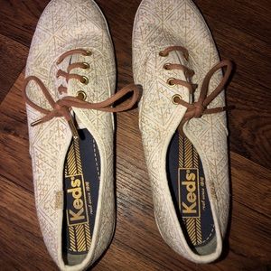 Size 7 KEDS
